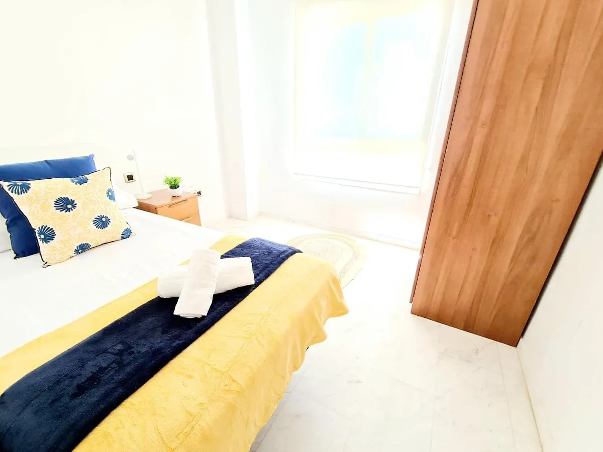Apartamento 3 Dormitorios Malaga 0*,  Hiszpania